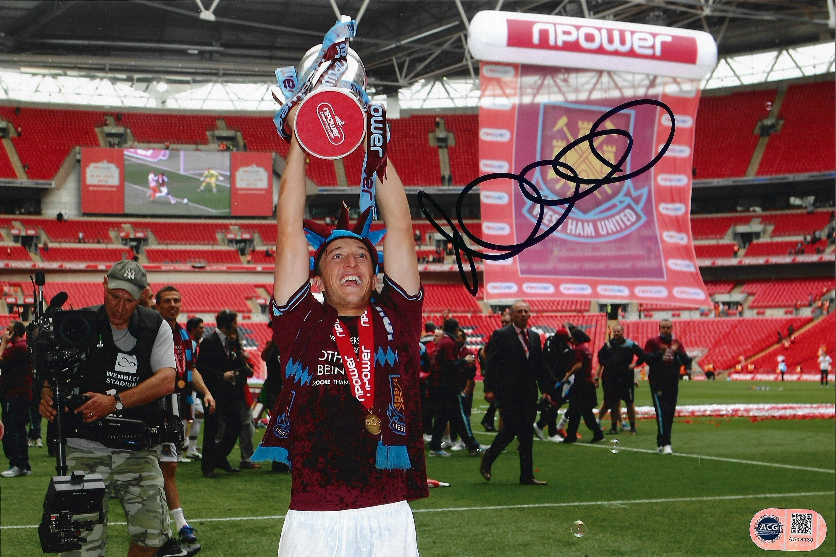 MARK NOBLE SIGNED WEST HAM UNITED 12x8 PHOTO (ACG CERT AG18130)
