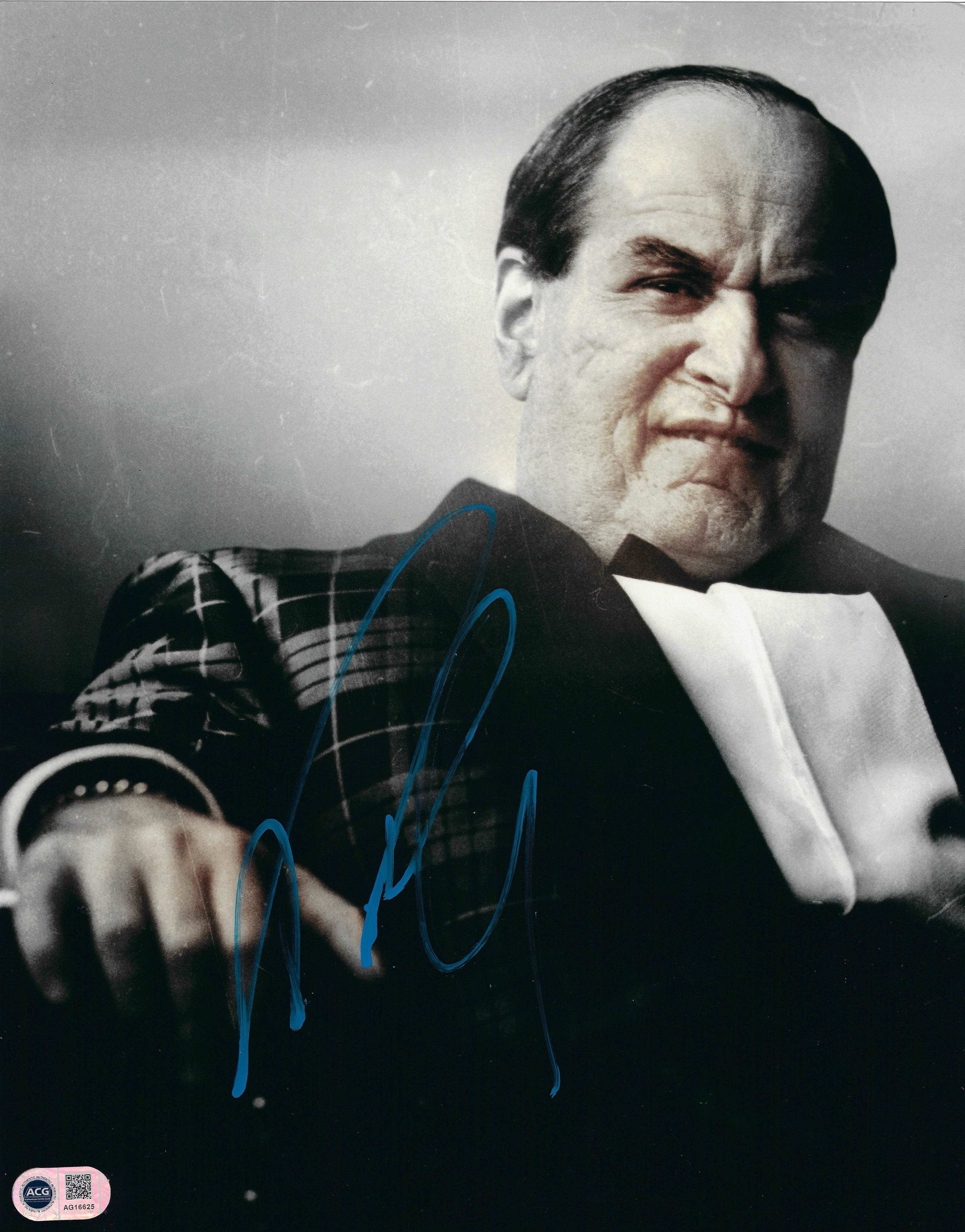 COLIN FARRELL SIGNED THE BATMAN PENGUIN 14x11 PHOTO (ACG CERT AG16625)