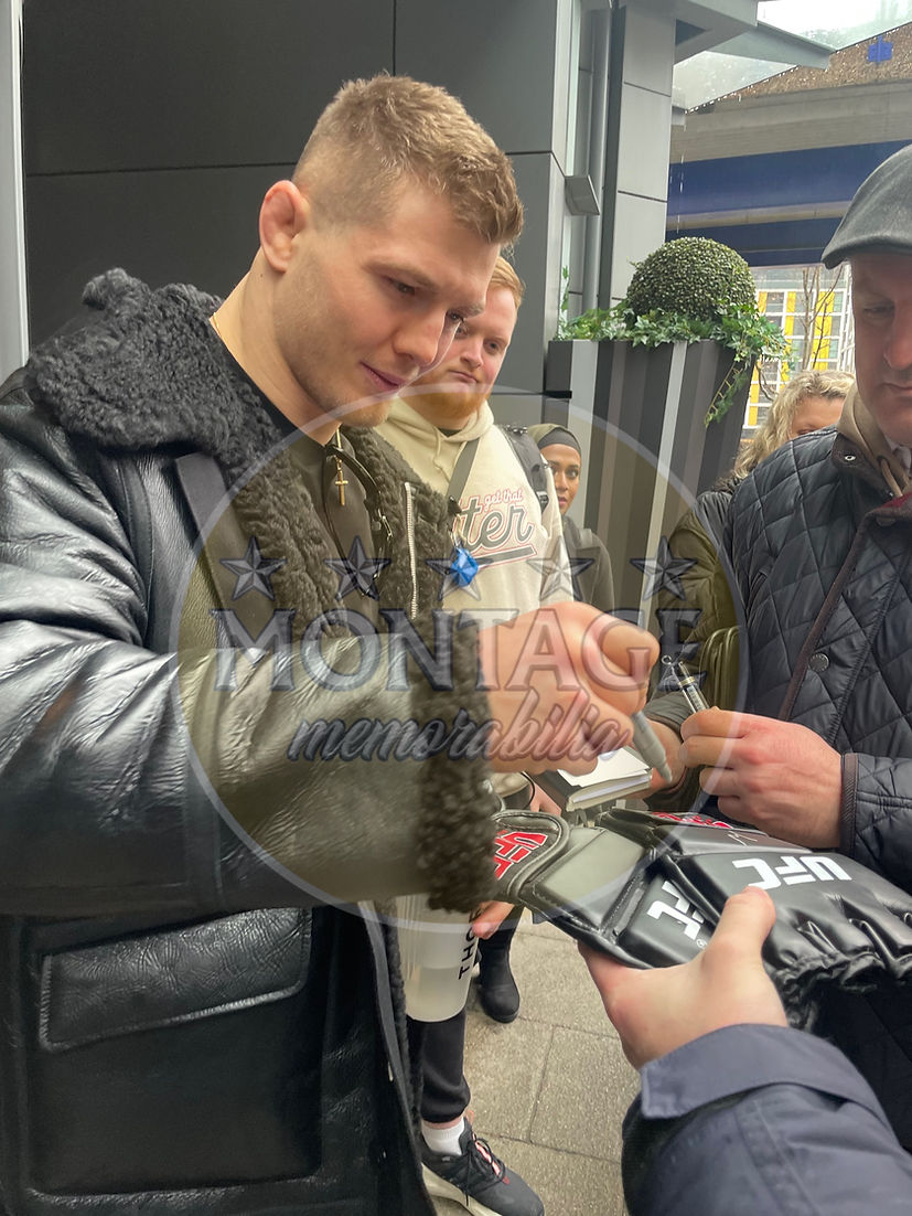 MARVIN VETTORI SIGNED UFC AUTOGRAPH FIGHT GLOVE (AFTAL COA)