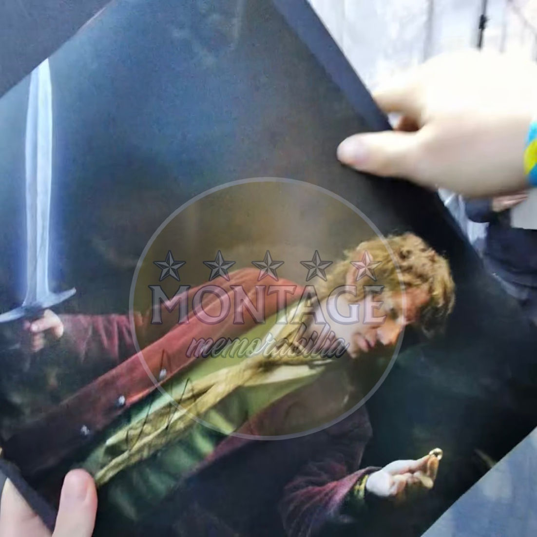 MARTIN FREEMAN SIGNED THE HOBBIT 14x11 PHOTO (ACG CERT AG17062)