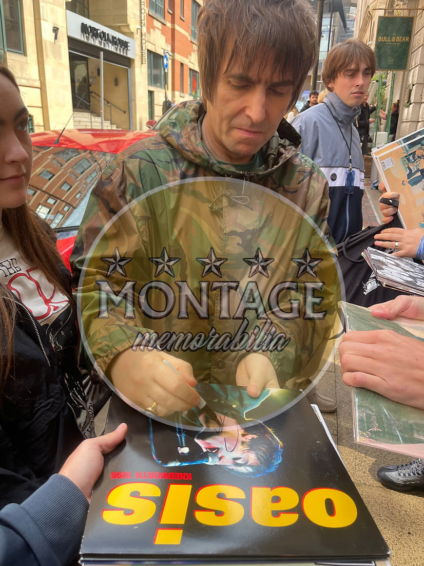 OASIS NOEL & LIAM GALLAGHER SIGNED KNEBWORTH 1996 OASIS VINYL (ACOA RACC COA)
