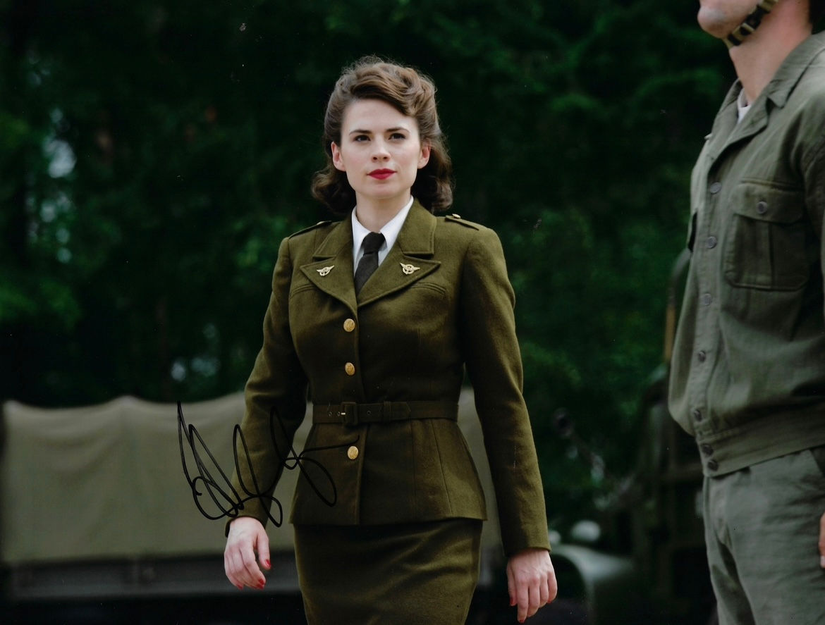 HAYLEY ATWELL CAPTAIN AMERICA SIGNED 14x11 PHOTO (AFTAL COA)