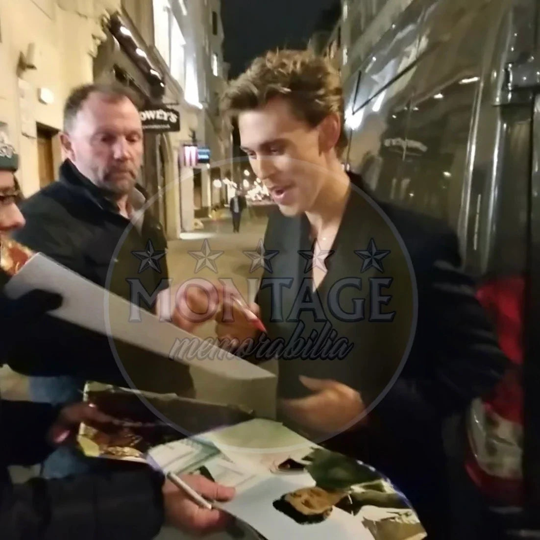 AUSTIN BUTLER SIGNED ELVIS PRESLEY ELVIS 16x12 PHOTO (ACG CERT AG16741)