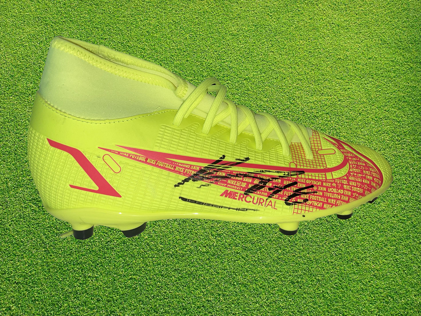 BRUNO FERNANDES SIGNED MAN UTD NIKE MERCURIAL FOOTBALL BOOT 3 (AFTAL COA)