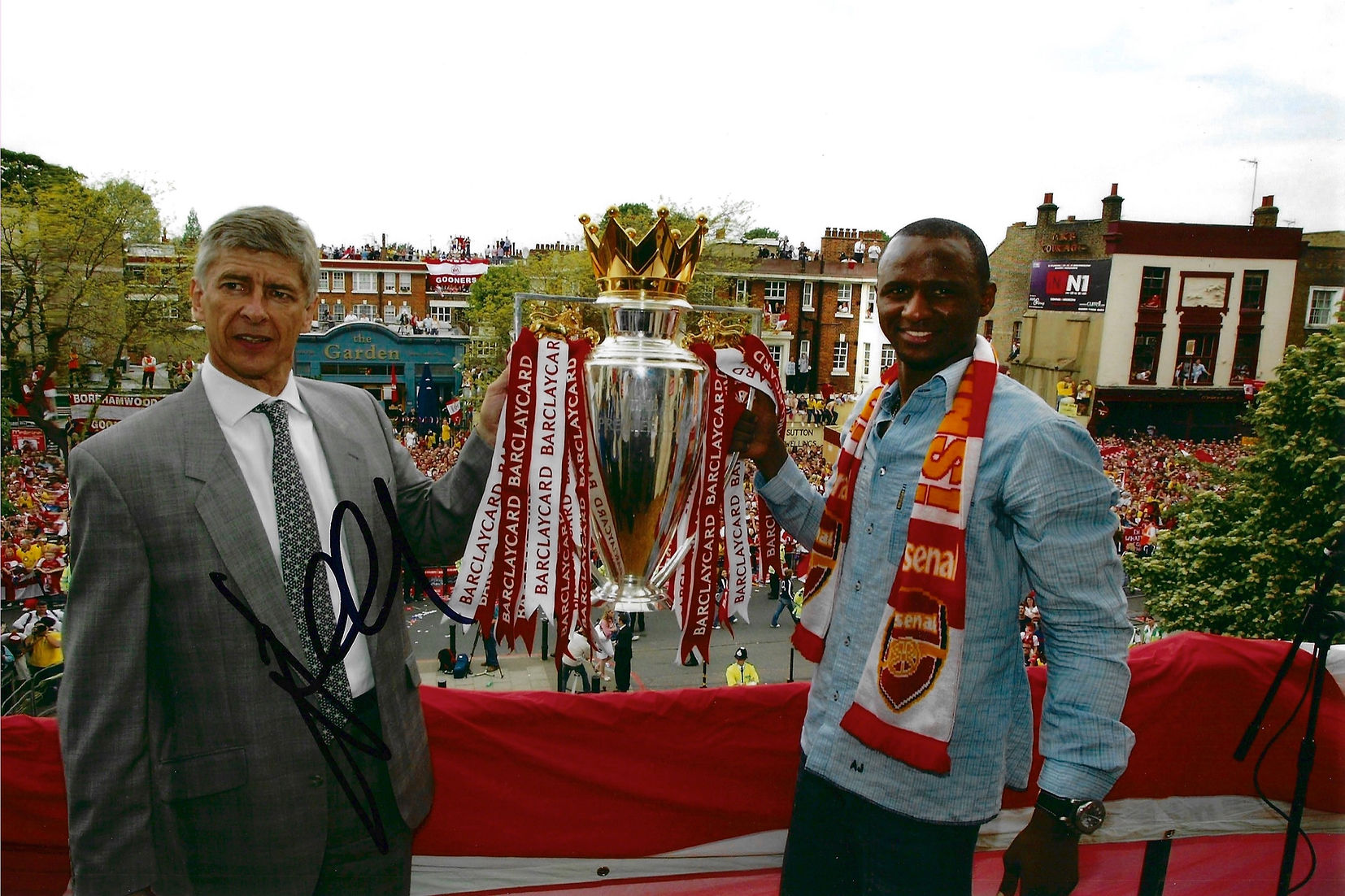 ARSENE WENGER SIGNED 12X8 ARSENAL LEAGUE WINNERS PHOTOGRAPH (AFTAL COA)