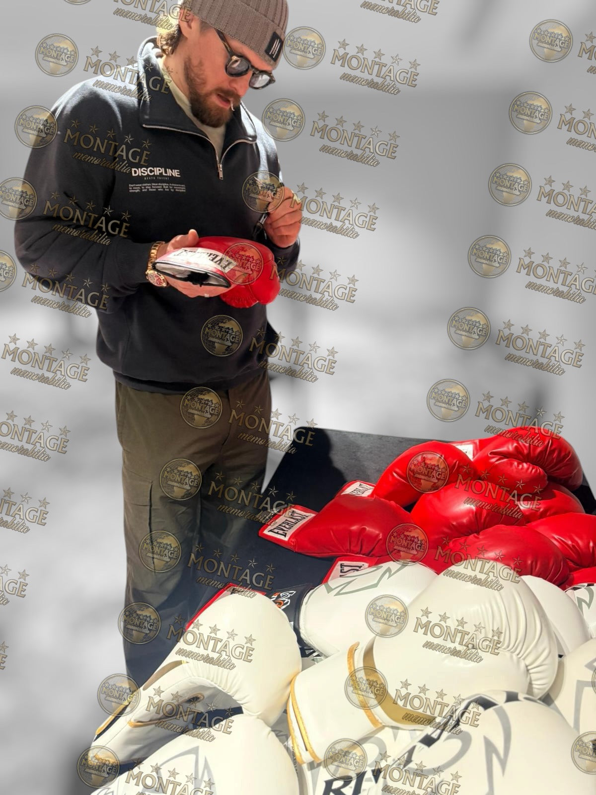 OLEKSANDR USYK SIGNED WHITE RIVAL BOXING GLOVE UNDISPUTED CHAMP (ACG CERT AG18894)