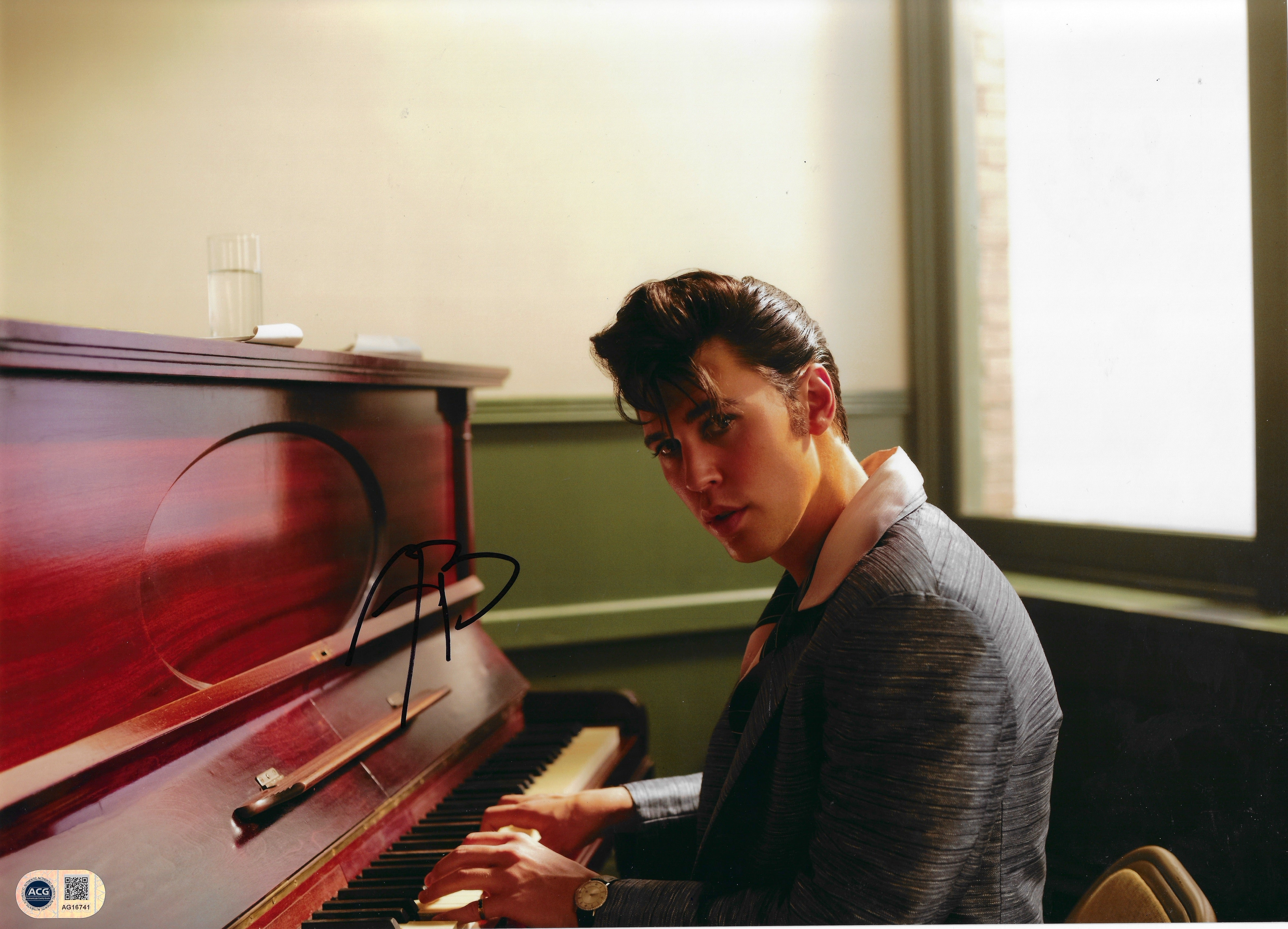 AUSTIN BUTLER SIGNED ELVIS PRESLEY ELVIS 16x12 PHOTO (ACG CERT AG16741)