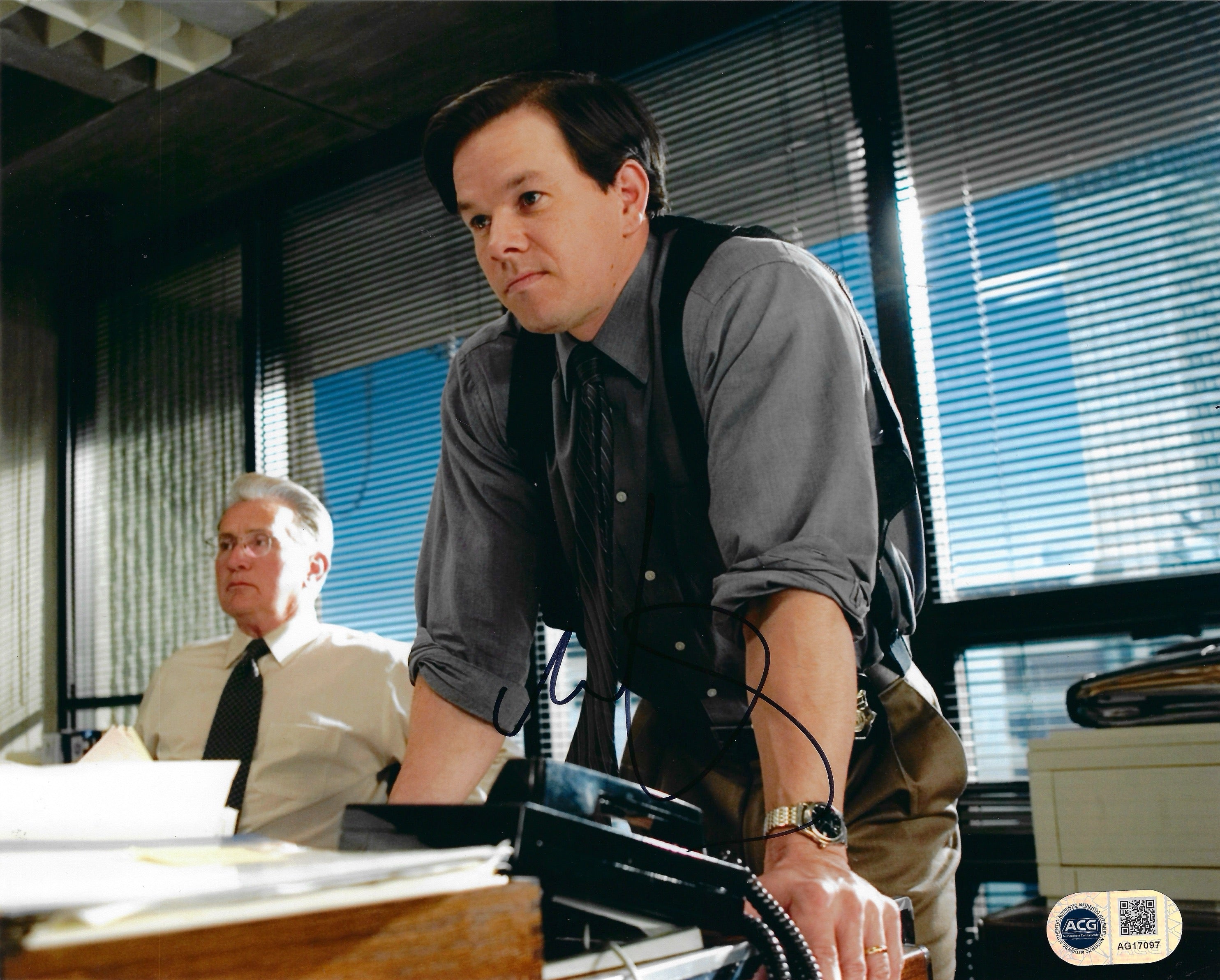 MARK WAHLBERG SIGNED THE DEPARTED 10X8 PHOTO (ACG CERT AG17097)