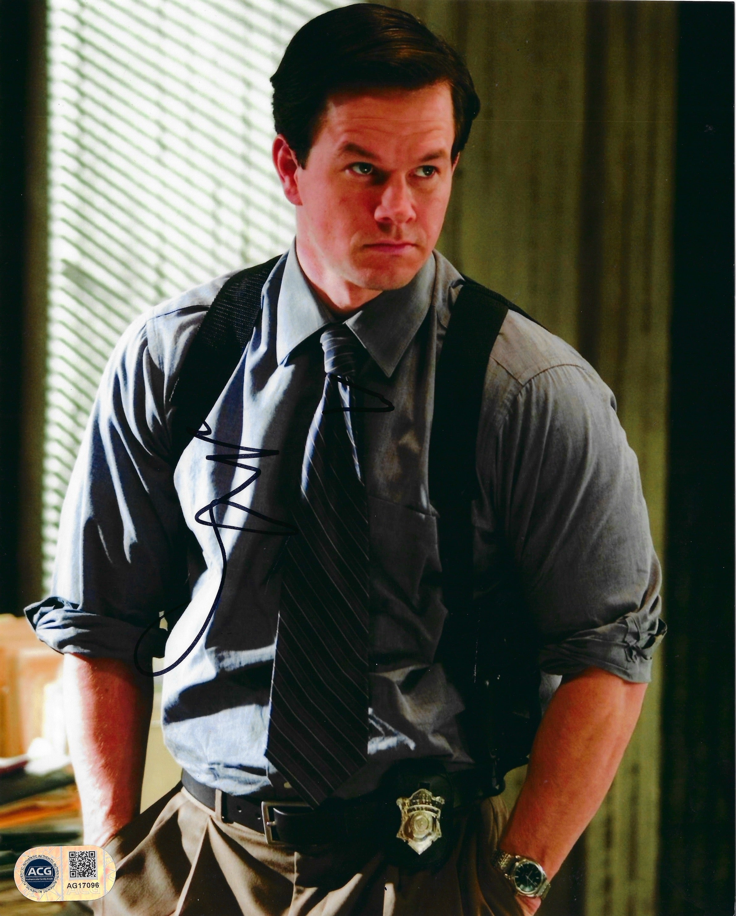 MARK WAHLBERG SIGNED THE DEPARTED 10X8 PHOTO (ACG CERT AG17096)
