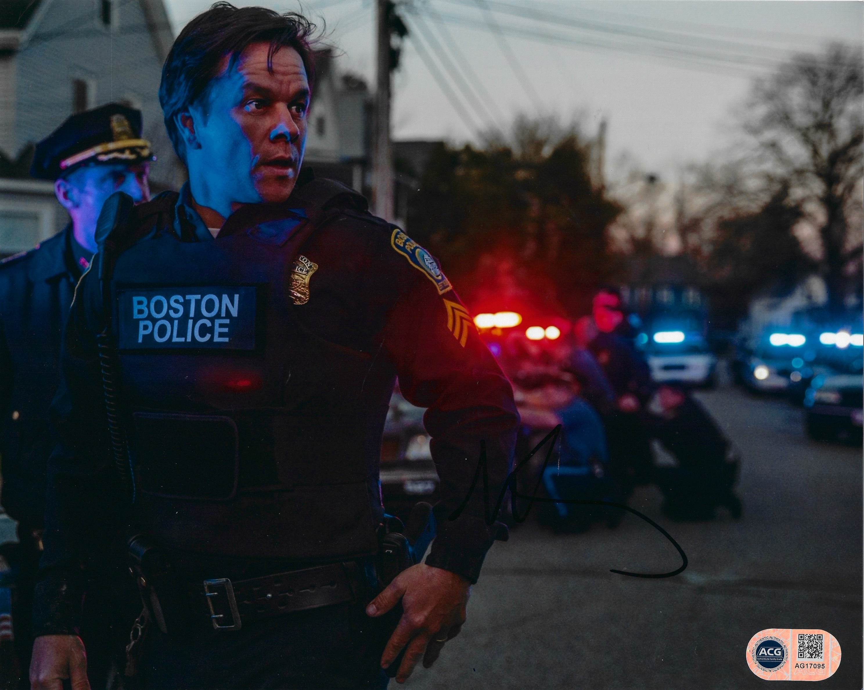 MARK WAHLBERG SIGNED PATRIOTS DAY 10X8 PHOTO (ACG CERT AG17095)