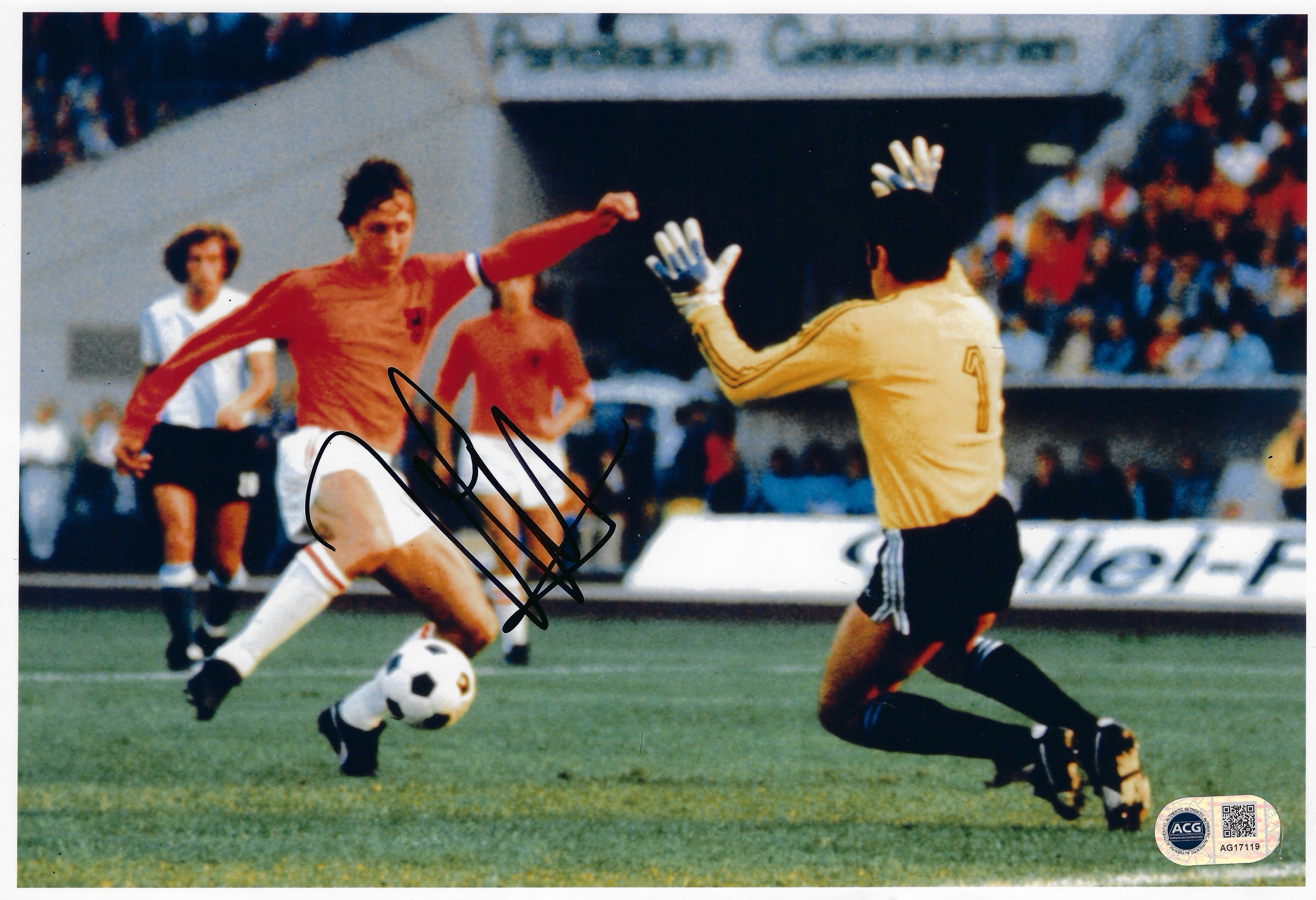 JOHAN CRUYFF SIGNED NETHERLANDS 12X8 PHOTO (ACG CERT AG17119)