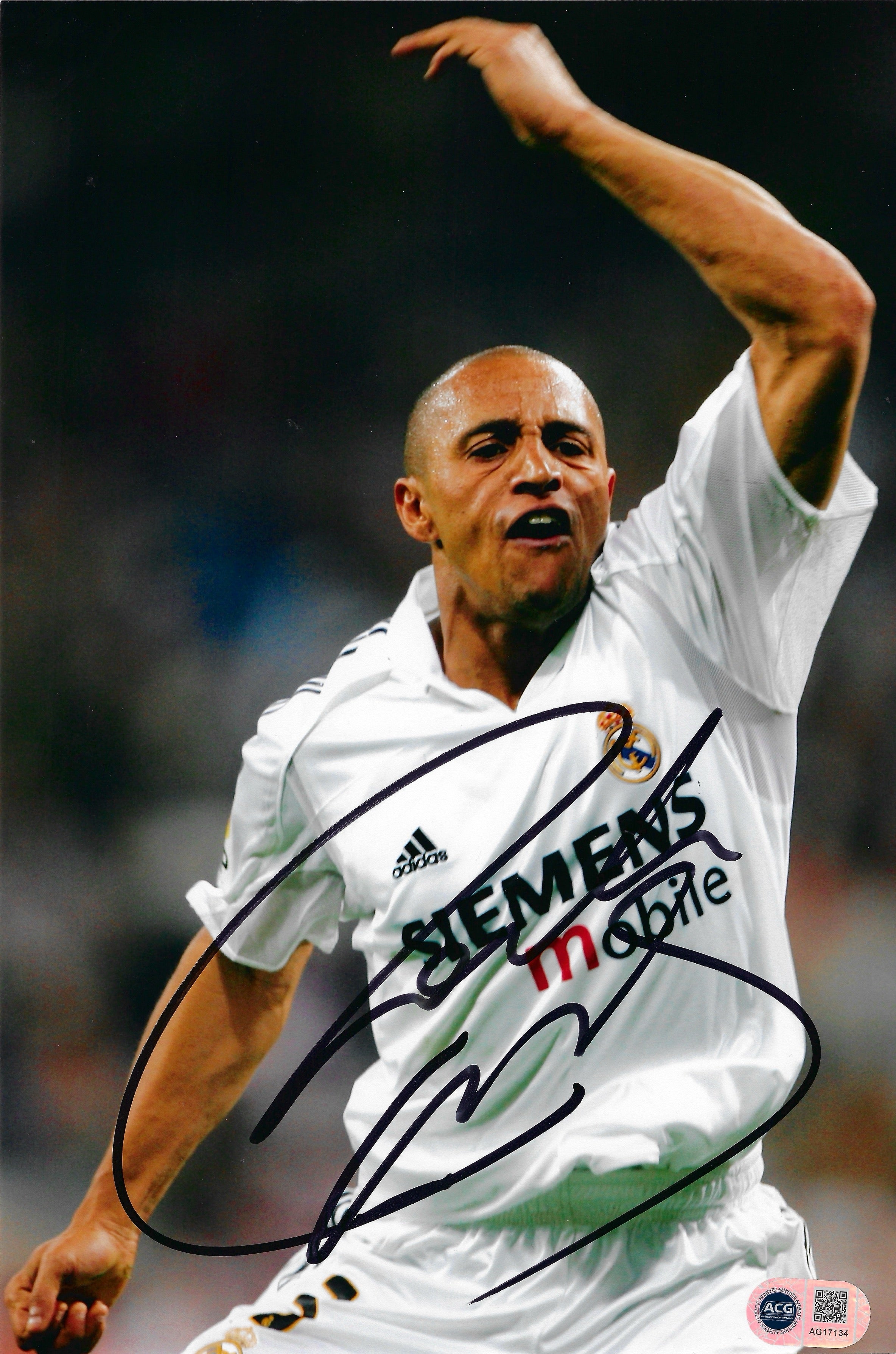 ROBERTO CARLOS SIGNED REAL MADRID LEGEND 12X8 PHOTO (ACG CERT AG17134)
