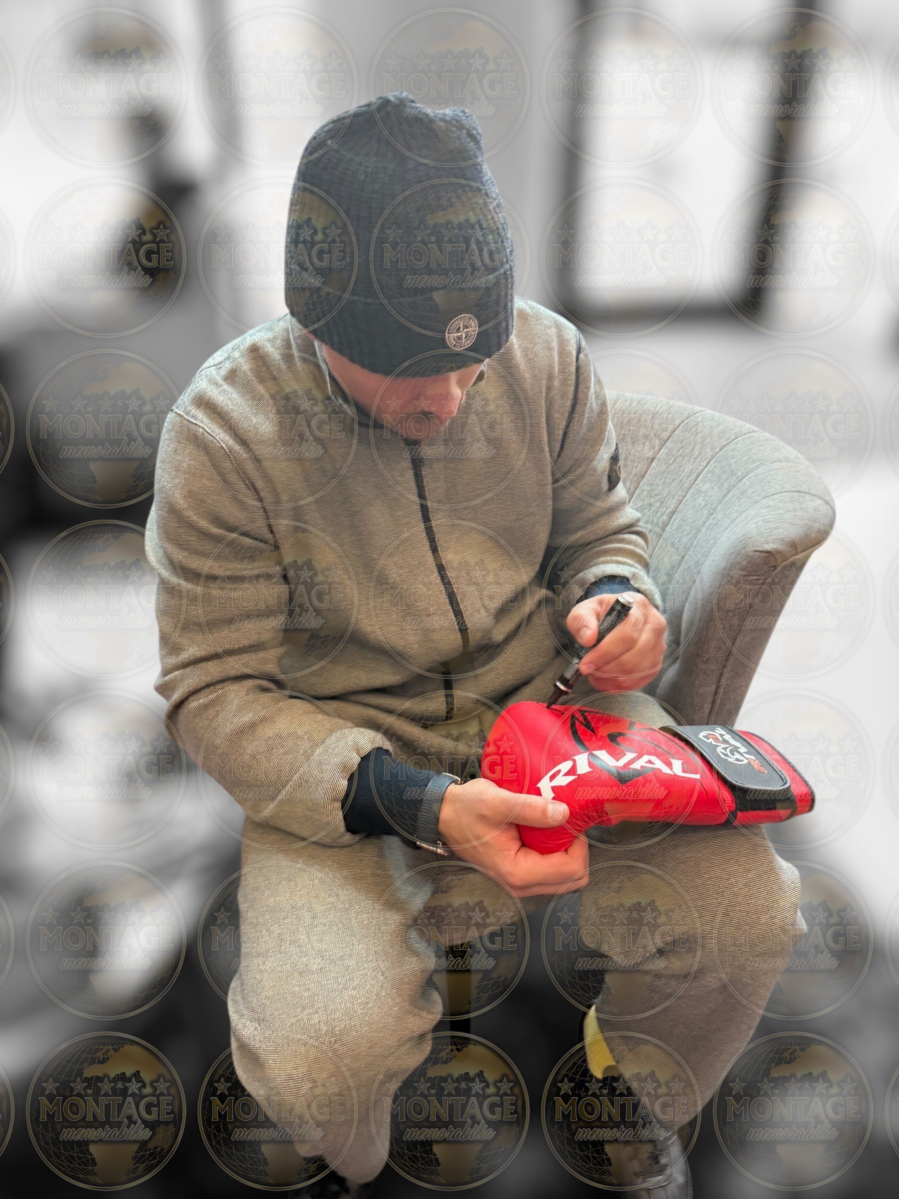 OLEKSANDR USYK SIGNED RIVAL RED BOXING GLOVE UNDISPUTED CHAMP (ACG CERT AG16998)