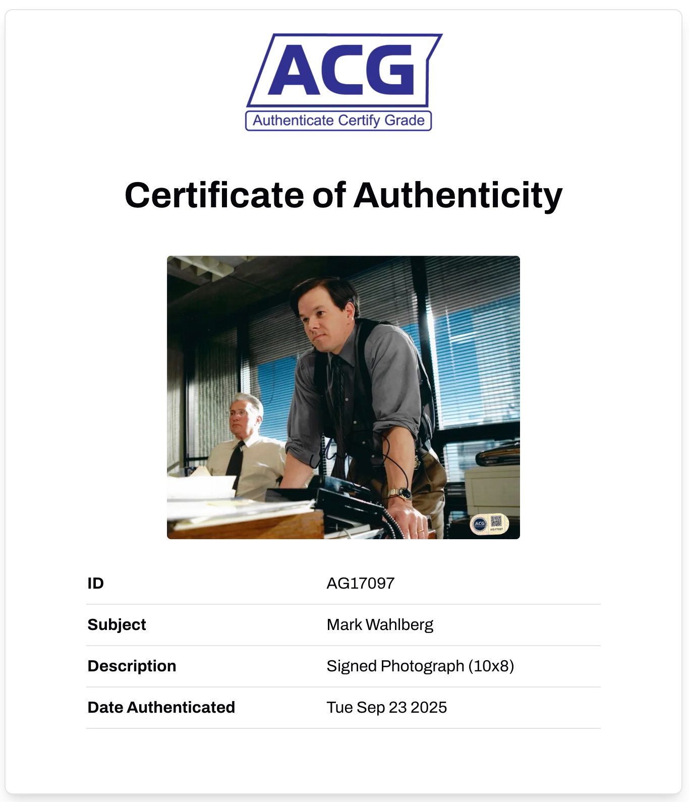 MARK WAHLBERG SIGNED THE DEPARTED 10X8 PHOTO (ACG CERT AG17097)