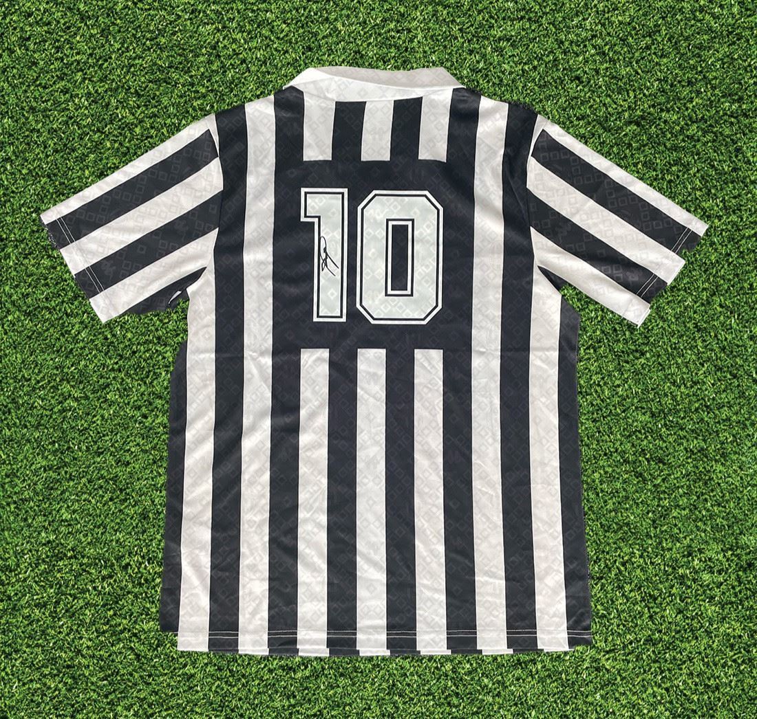 ROBERTO BAGGIO SIGNED 1993 RETRO JUVENTUS FOOTBALL SHIRT (AFTAL COA)