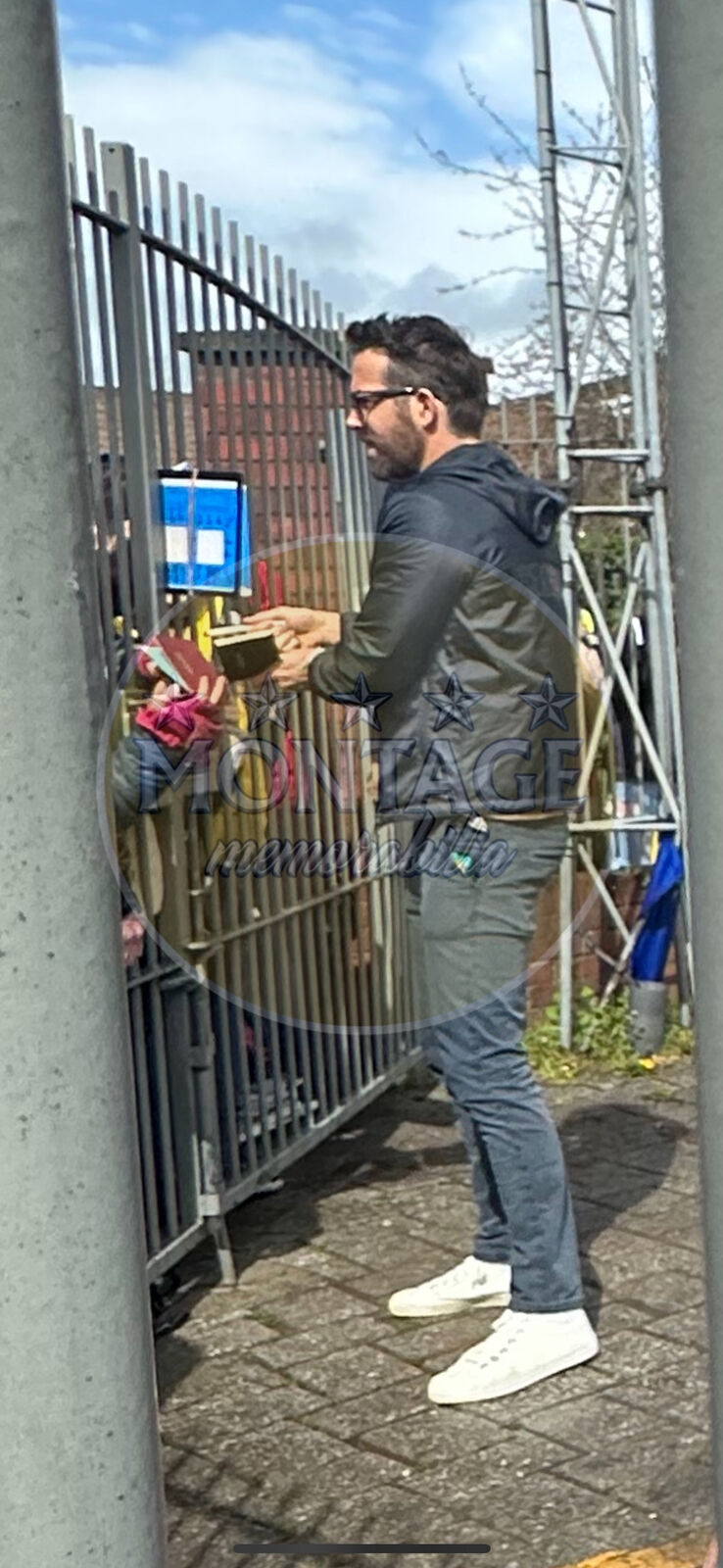 RYAN REYNOLDS SIGNED DEADPOOL ACTION FIGURE HEAD MONEY BANK (AFTAL COA)