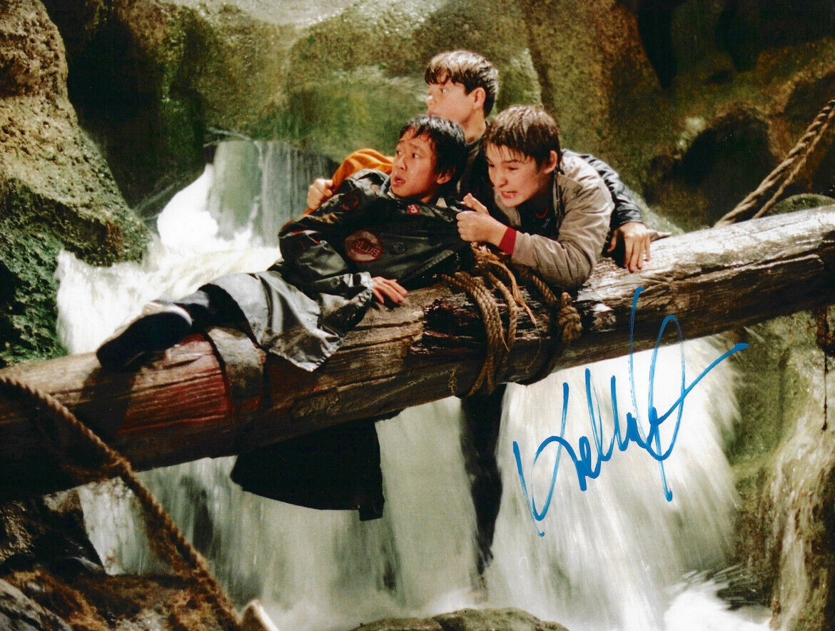 KE HUY QUAN SIGNED THE GOONIES DATA 14x11 PHOTO (AFTAL COA)
