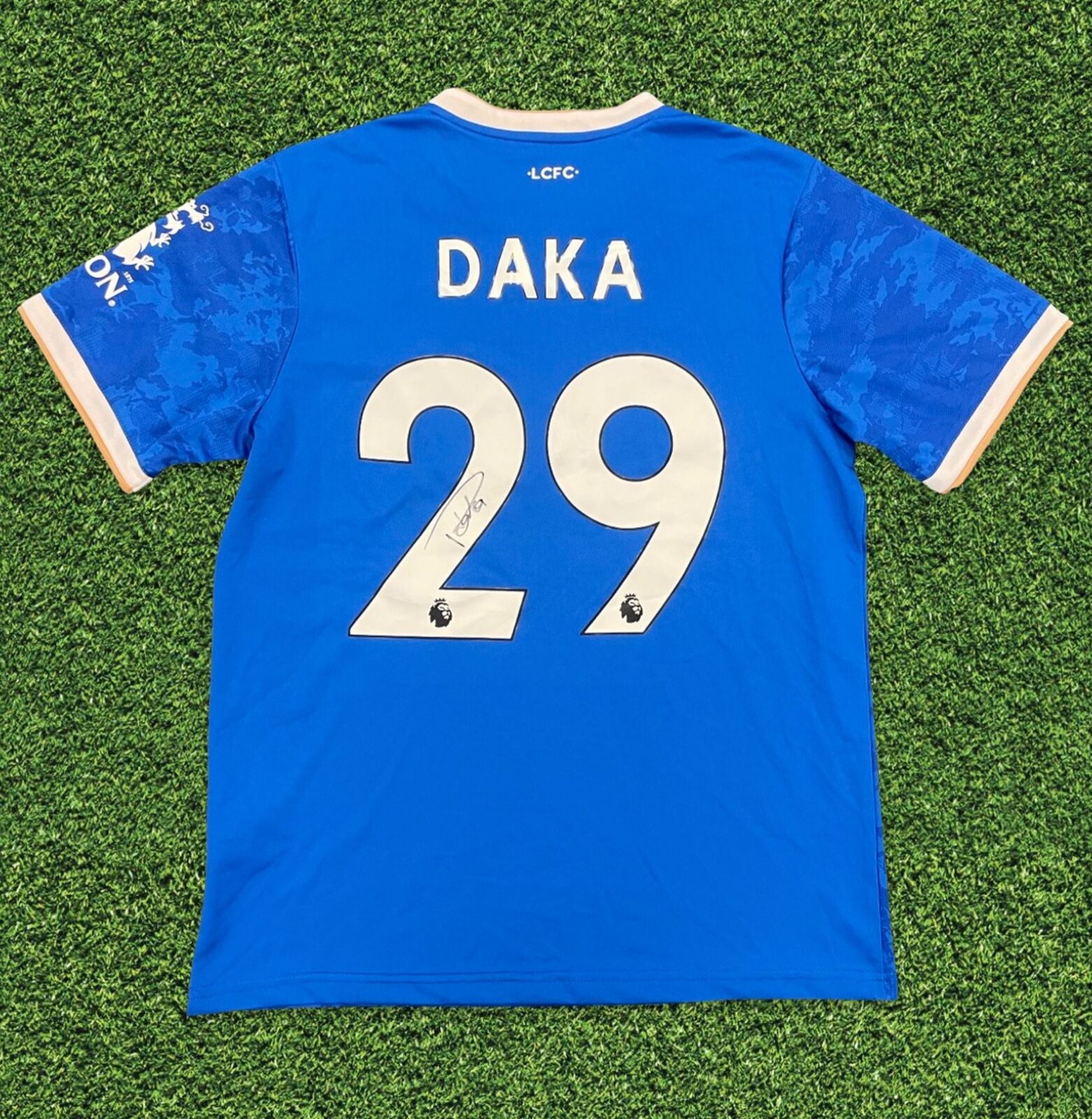 PATSON DAKA SIGNED LEICESTER CITY 2021/22 HOME SHIRT 2 (AFTAL COA)