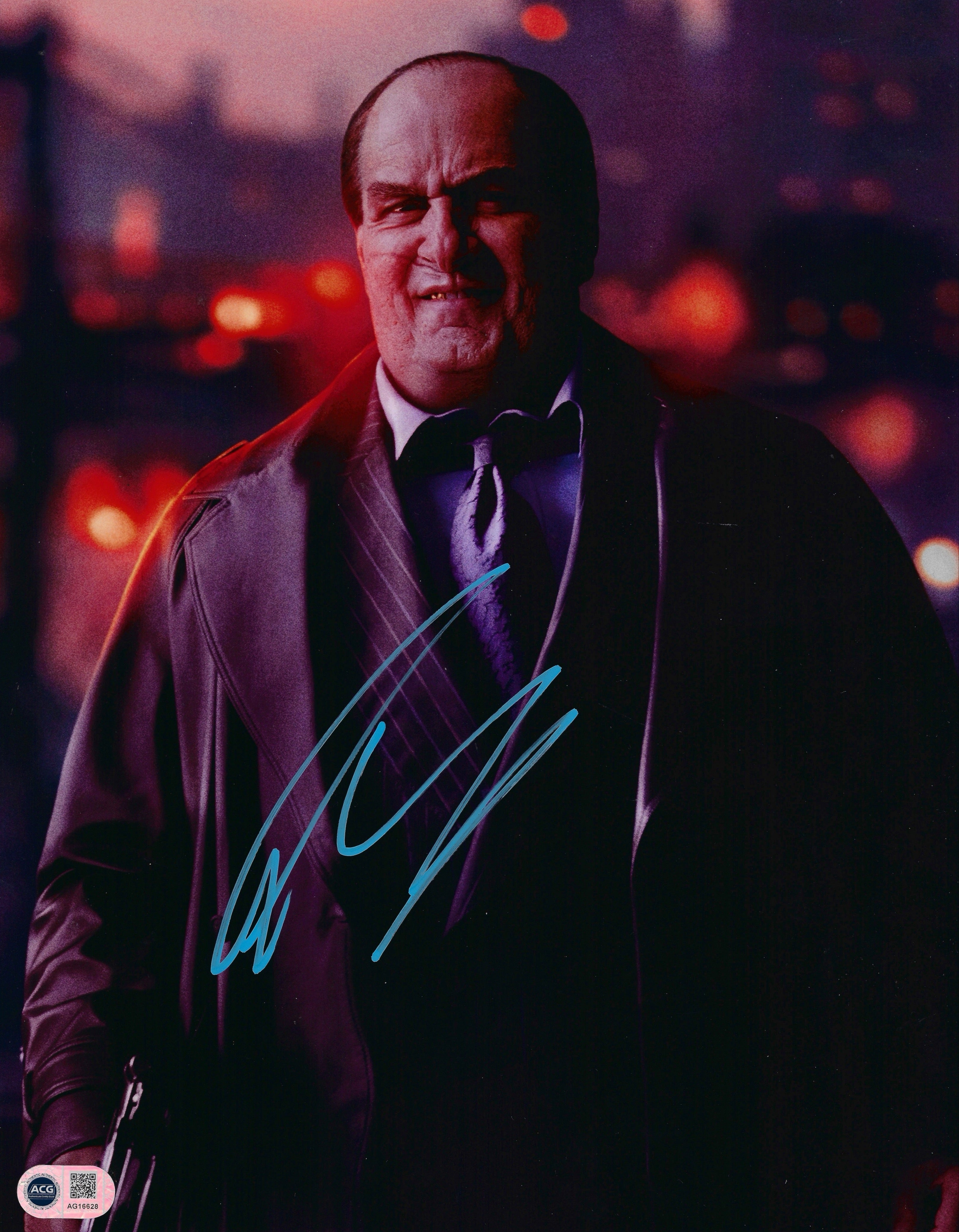 COLIN FARRELL SIGNED THE BATMAN PENGUIN 14x11 PHOTO (ACG CERT AG16628)