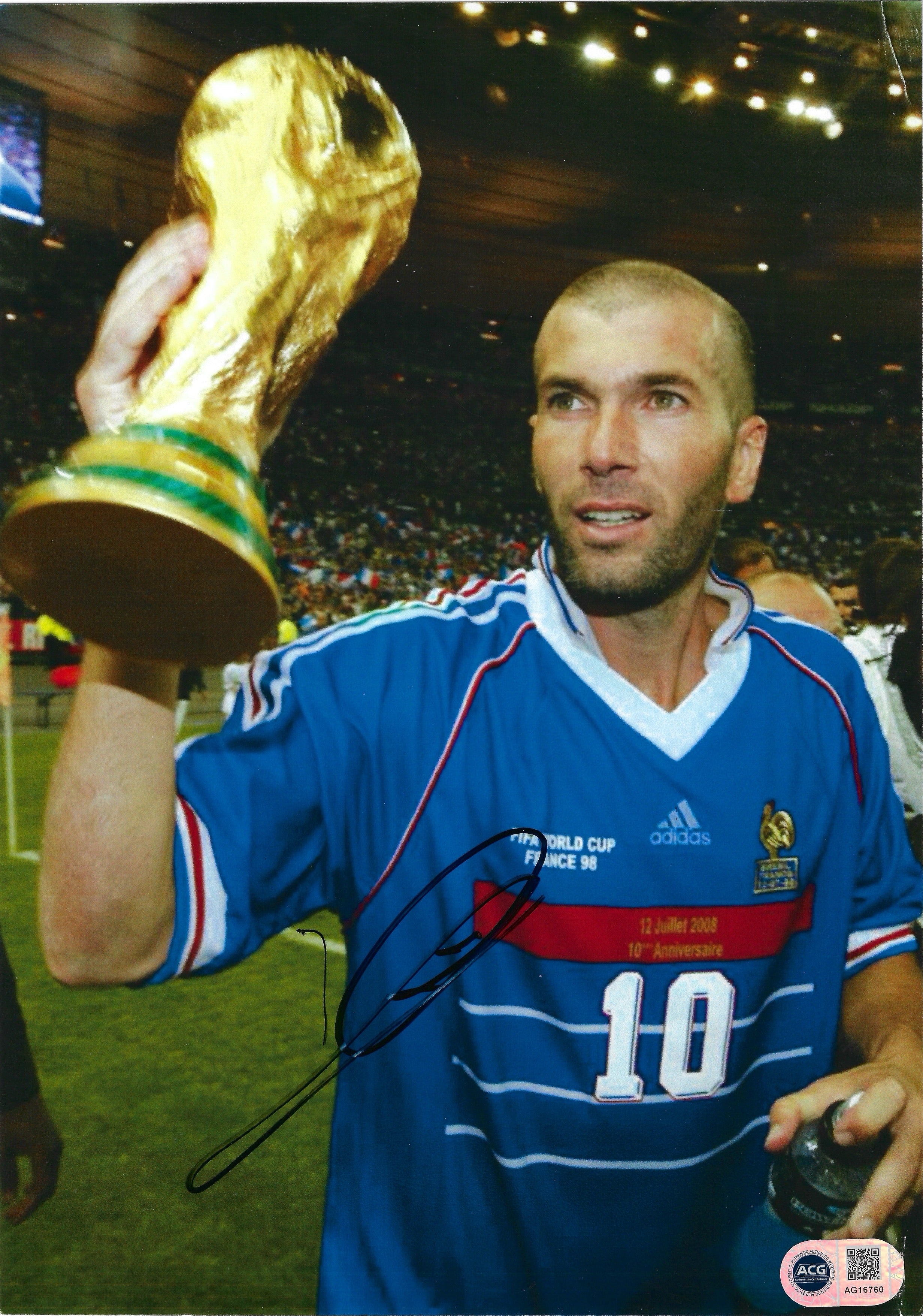 ZINEDINE ZIDANE SIGNED FRANCE 1998 WORLD CUP PHOTO (ACG CERT AG16760)