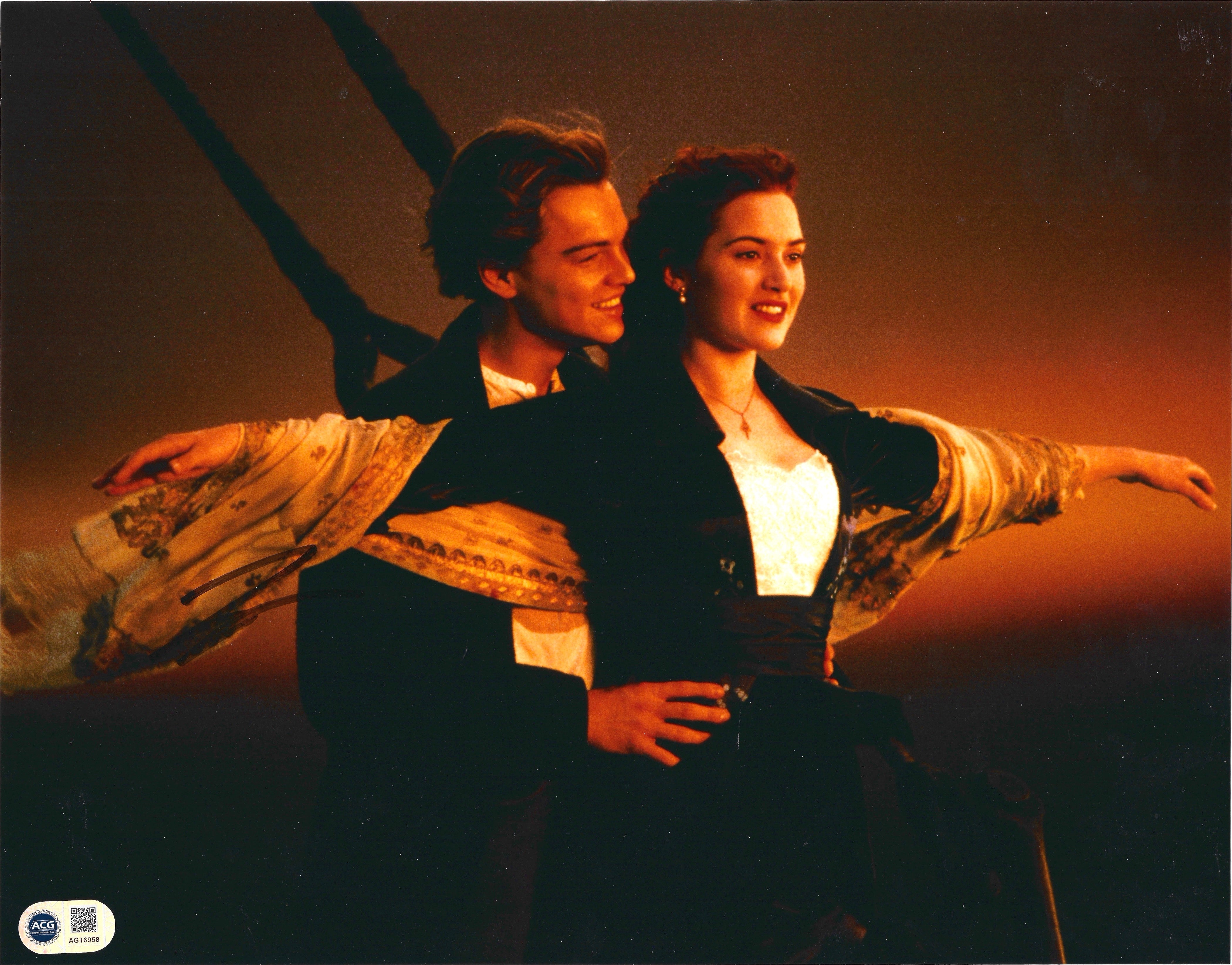 LEONARDO DI CAPRIO SIGNED TITANIC 14x11 PHOTO (ACG CERT AG16958)