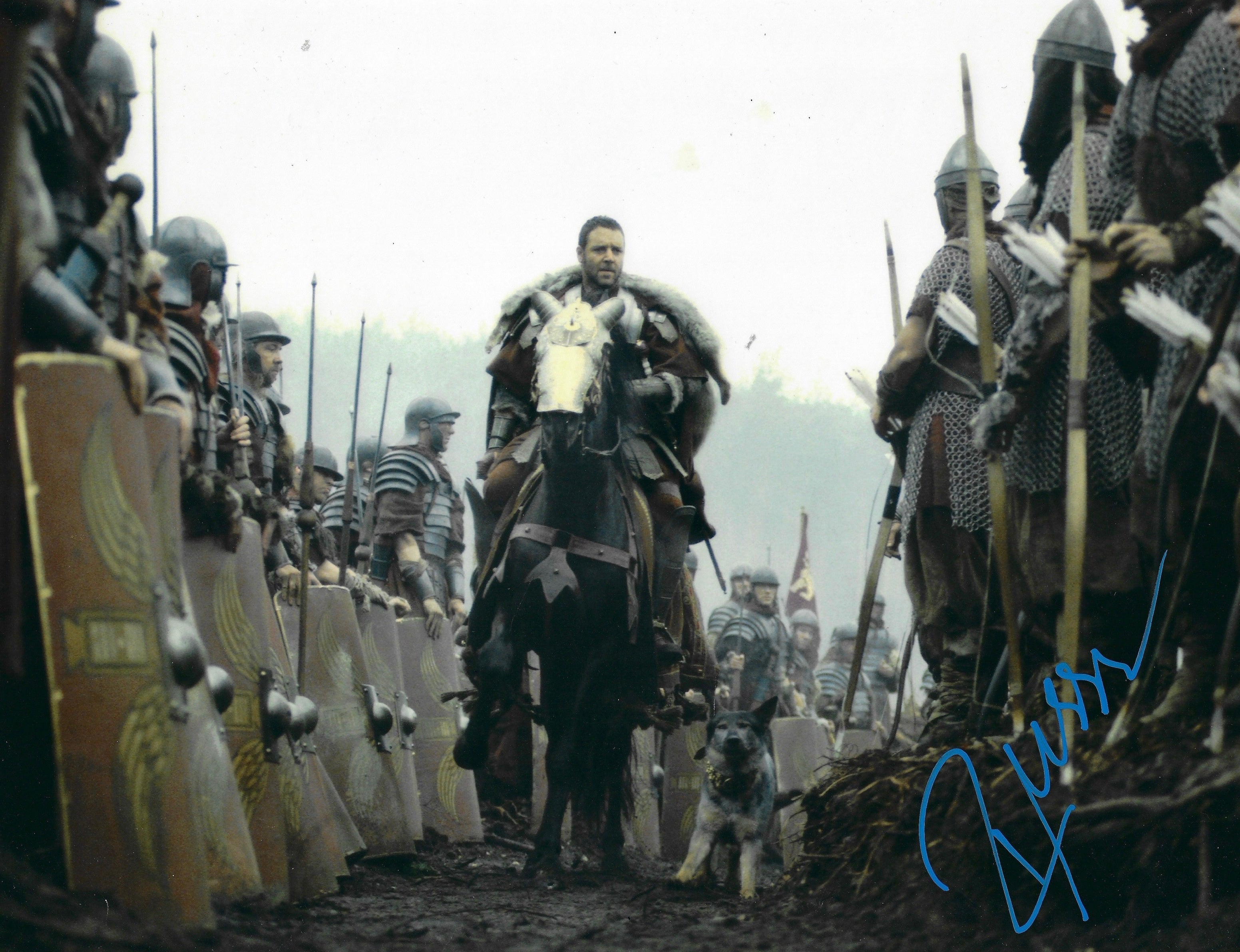 RUSSELL CROWE SIGNED 14x11 GLADIATOR MOVIE PHOTOGRAPH (AFTAL COA)