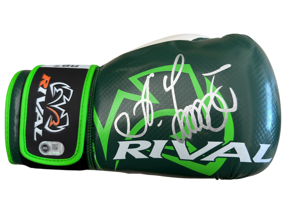 OLEKSANDR USYK SIGNED GREEN RIVAL BOXING GLOVE UNDISPUTED CHAMP (ACG CERT AG136157)-1