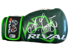OLEKSANDR USYK SIGNED GREEN RIVAL BOXING GLOVE UNDISPUTED CHAMP (ACG CERT AG136157)-1