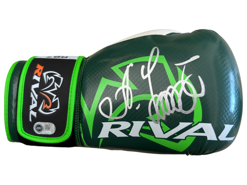 OLEKSANDR USYK SIGNED GREEN RIVAL BOXING GLOVE UNDISPUTED CHAMP (ACG CERT AG136157)-1