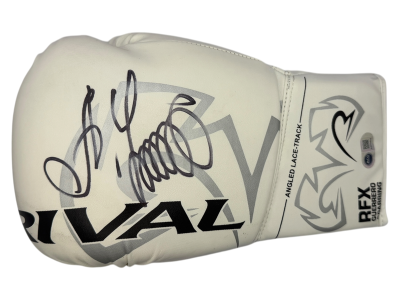 OLEKSANDR USYK SIGNED WHITE RIVAL BOXING GLOVE UNDISPUTED CHAMP (ACG CERT AG18892)-1