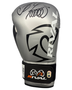 OLEKSANDR USYK SIGNED SILVER RIVAL BOXING GLOVE UNDISPUTED CHAMP (ACG CERT AG18897)-1