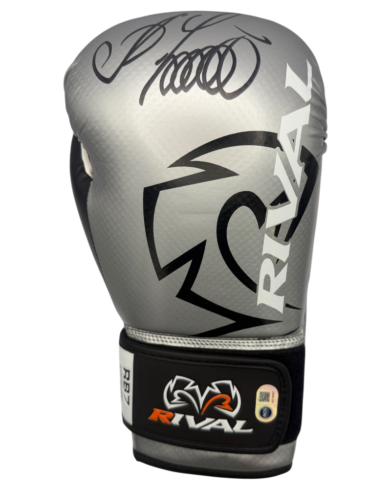 OLEKSANDR USYK SIGNED SILVER RIVAL BOXING GLOVE UNDISPUTED CHAMP (ACG CERT AG18897)-1