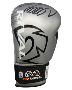 OLEKSANDR USYK SIGNED SILVER RIVAL BOXING GLOVE UNDISPUTED CHAMP (ACG CERT AG18898)-1