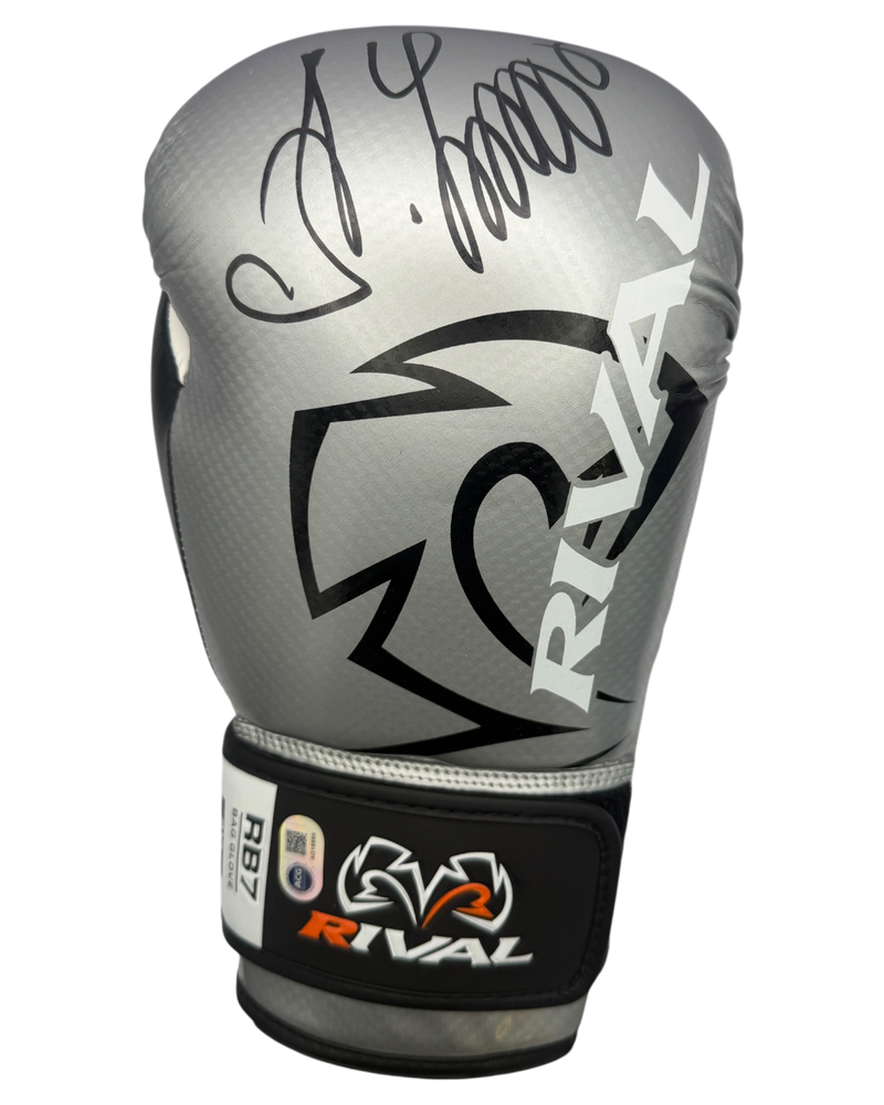 OLEKSANDR USYK SIGNED SILVER RIVAL BOXING GLOVE UNDISPUTED CHAMP (ACG CERT AG18899)-1