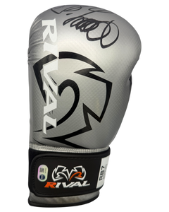 OLEKSANDR USYK SIGNED SILVER RIVAL BOXING GLOVE UNDISPUTED CHAMP (ACG CERT AG18900)-1