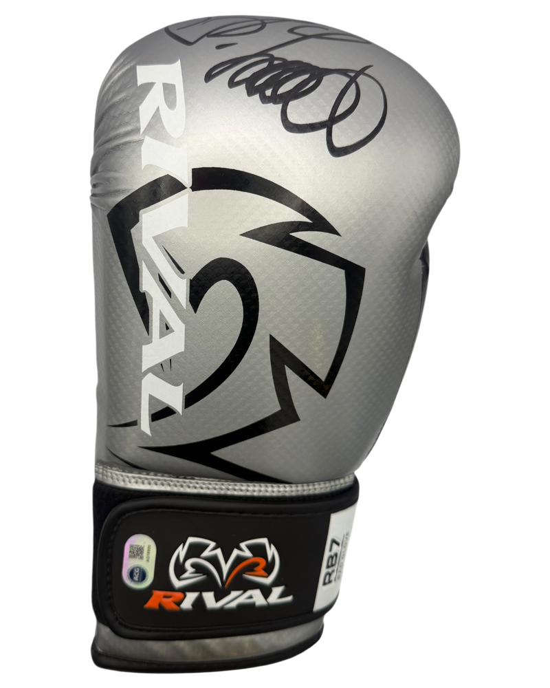 OLEKSANDR USYK SIGNED SILVER RIVAL BOXING GLOVE UNDISPUTED CHAMP (ACG CERT AG18900)-1