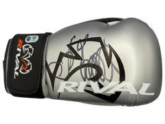 OLEKSANDR USYK SIGNED SILVER RIVAL BOXING GLOVE UNDISPUTED CHAMP (ACG CERT AG18902)-1