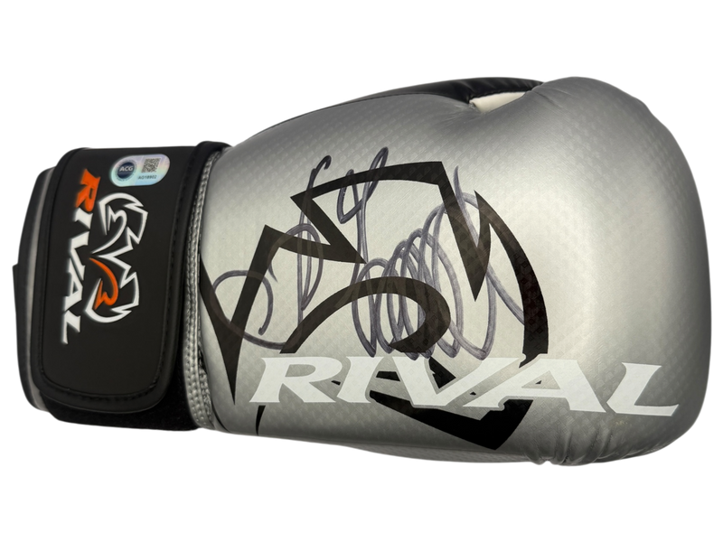 OLEKSANDR USYK SIGNED SILVER RIVAL BOXING GLOVE UNDISPUTED CHAMP (ACG CERT AG18902)-1