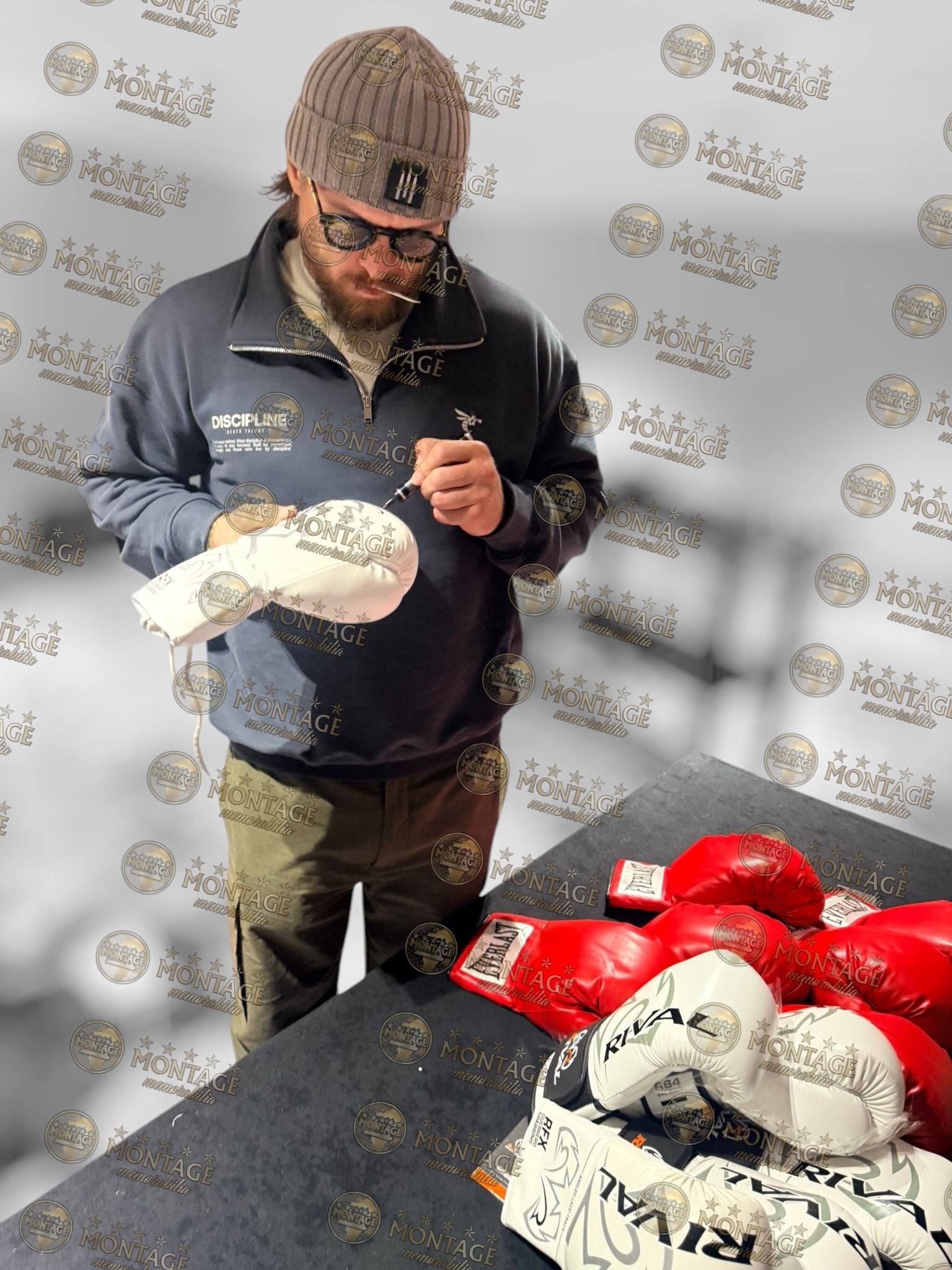 OLEKSANDR USYK SIGNED WHITE RIVAL BOXING GLOVE UNDISPUTED CHAMP (ACG CERT AG18894)