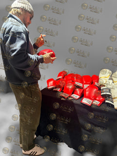 OLEKSANDR USYK SIGNED RED EVERLAST BOXING GLOVE UNDISPUTED CHAMP (ACG CERT AG18886)-2
