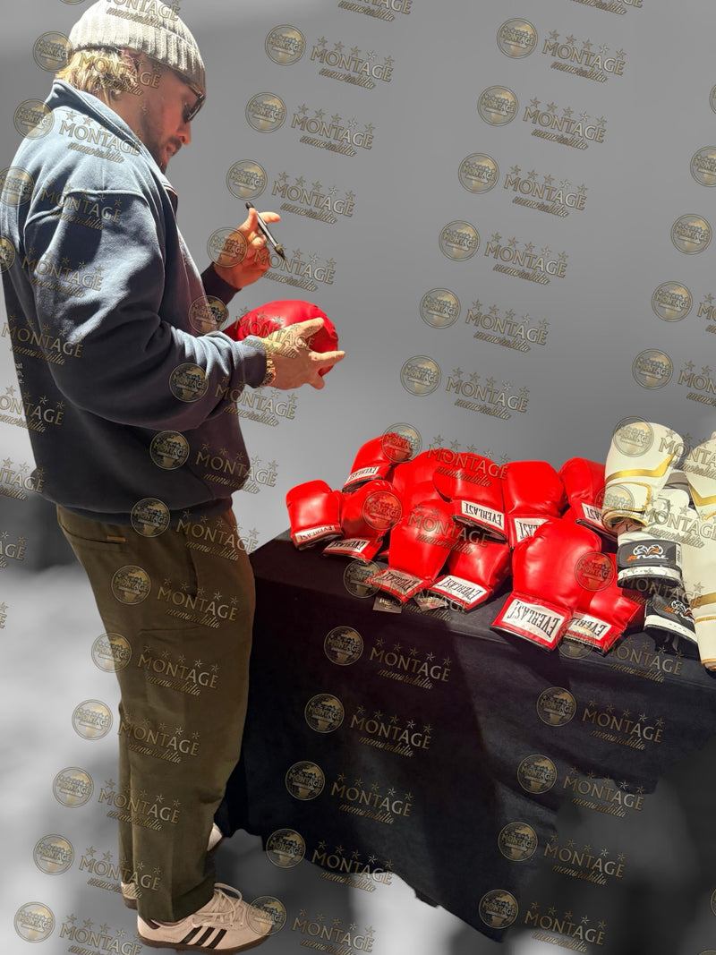 OLEKSANDR USYK SIGNED RED EVERLAST BOXING GLOVE UNDISPUTED CHAMP (ACG CERT AG18886)-2