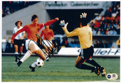 JOHAN CRUYFF SIGNED NETHERLANDS 12X8 PHOTO (ACG CERT AG17119)-1