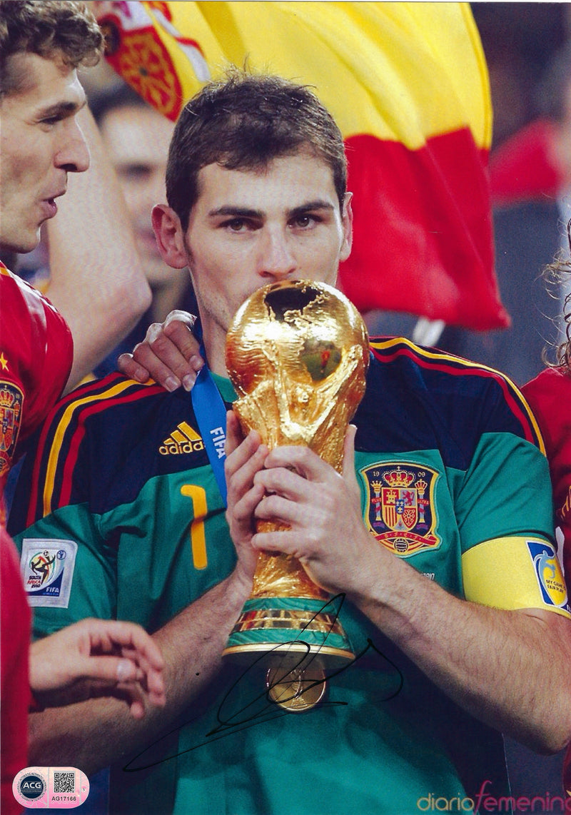 IKER CASILLAS SIGNED SPAIN 2010 WORLD CUP WINNERS 12X8 PHOTO (ACG CERT AG17166)-1