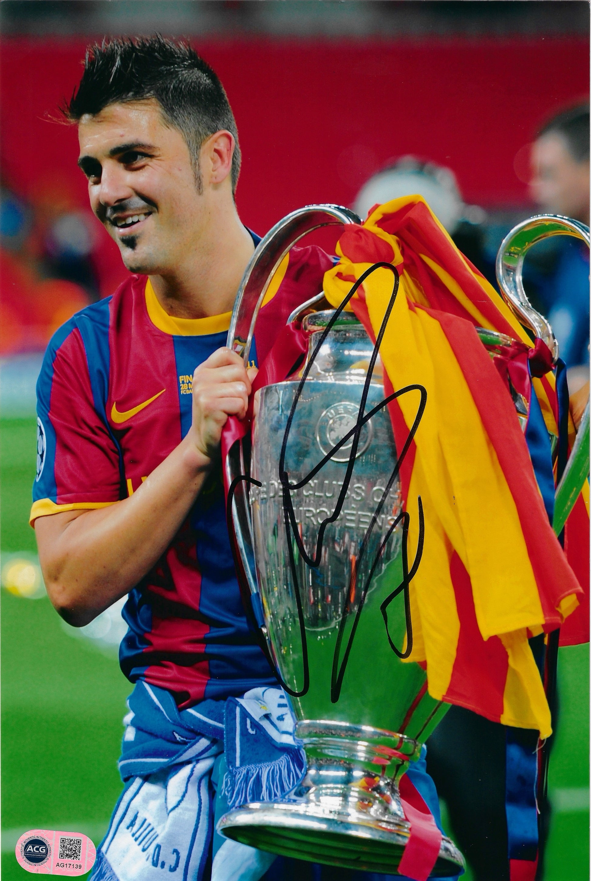 DAVID VILLA SIGNED BARCELONA UCL TROPHY 12X8 PHOTO (ACG CERT AG17139)-1