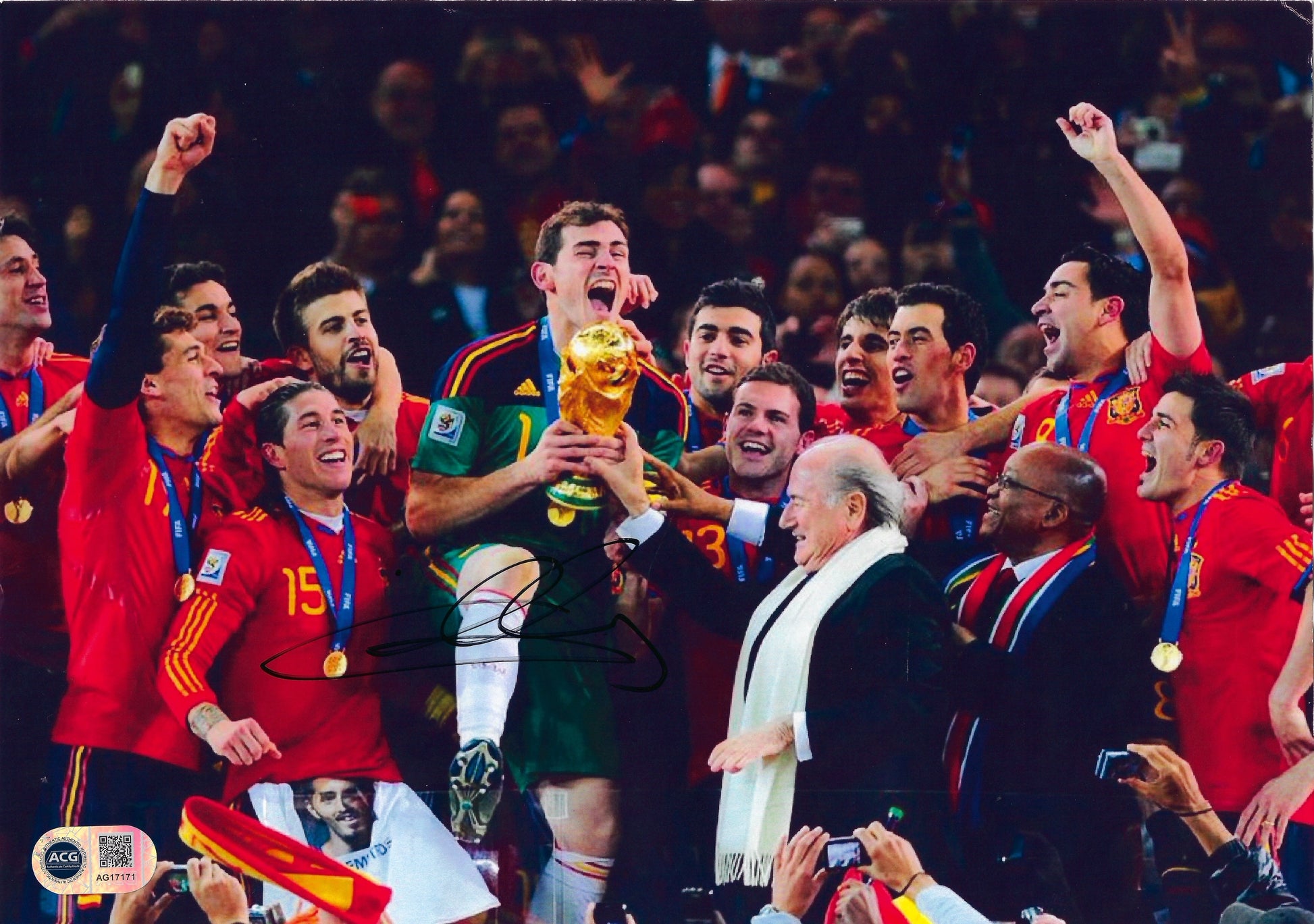 IKER CASILLAS SIGNED SPAIN 2010 WORLD CUP WINNERS 12X8 PHOTO (ACG CERT AG17171)-1