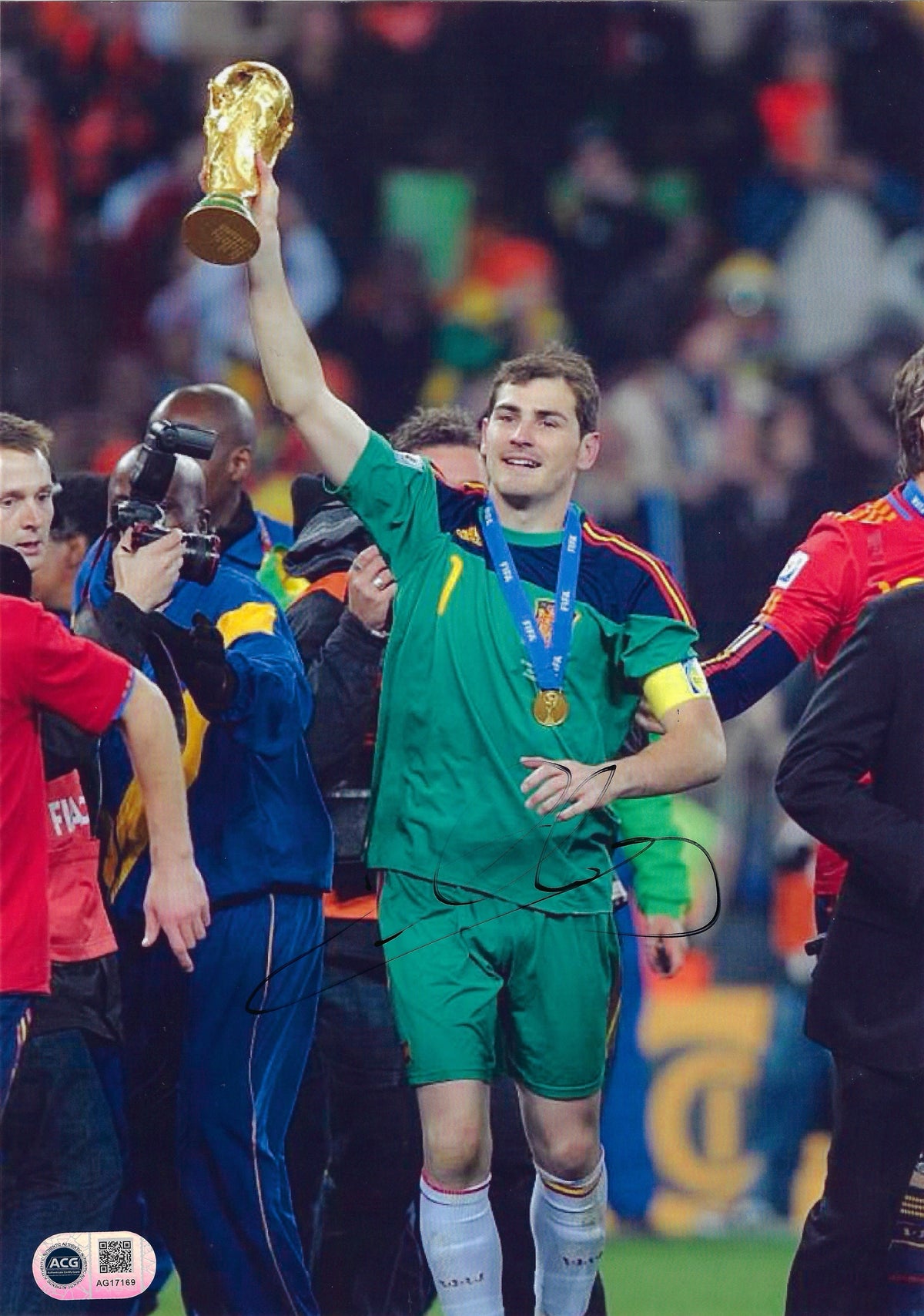 IKER CASILLAS SIGNED SPAIN 2010 WORLD CUP WINNERS 12X8 PHOTO (ACG CERT AG17169)-1