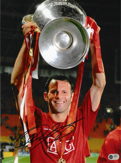 RYAN GIGGS SIGNED MANCHESTER UNITED UCL TROPHY 16x12 PHOTO (ACG CERT AG180177)-1