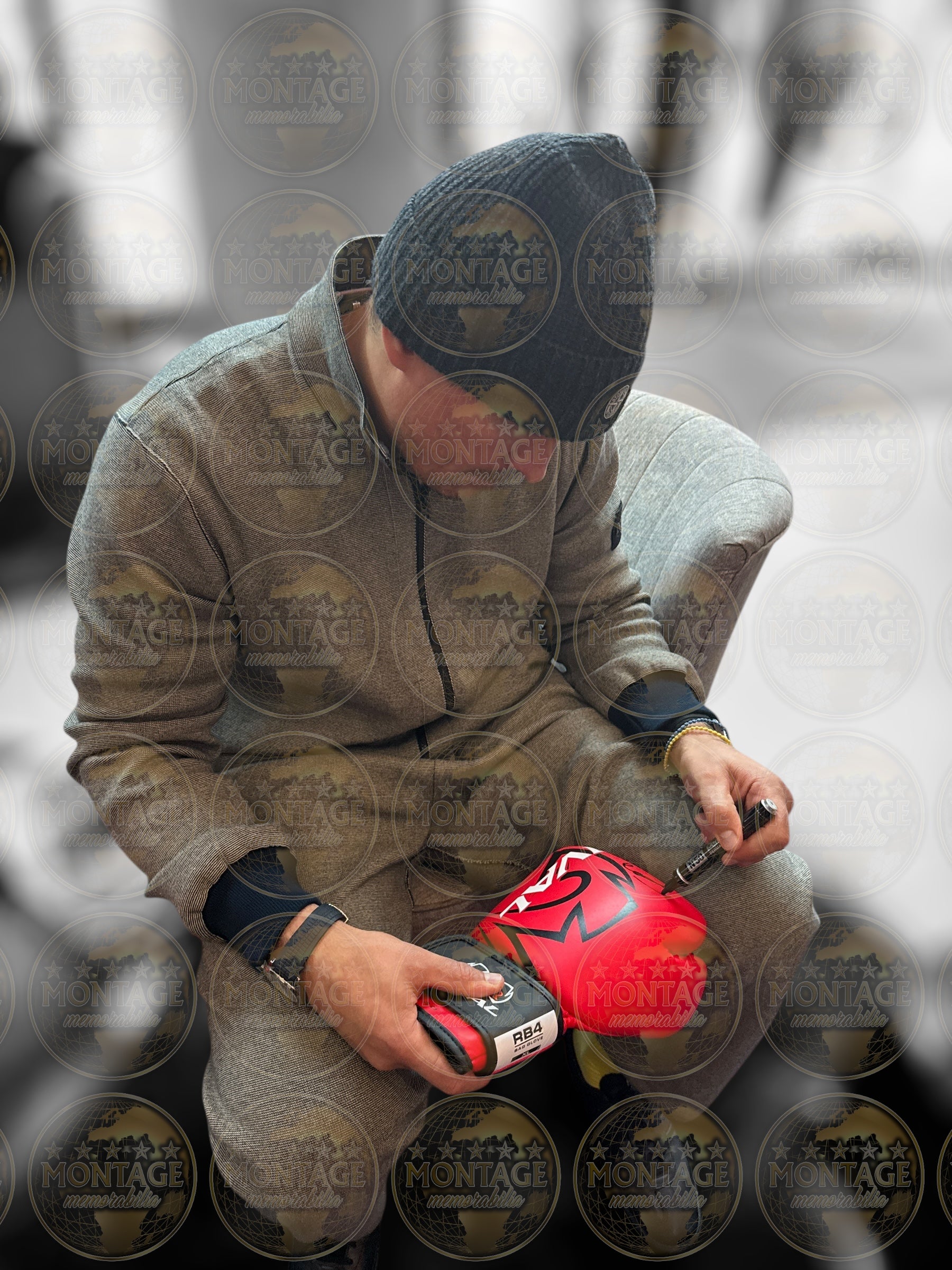 OLEKSANDR USYK SIGNED RIVAL RED BOXING GLOVE UNDISPUTED CHAMP (ACG CERT AG16998)