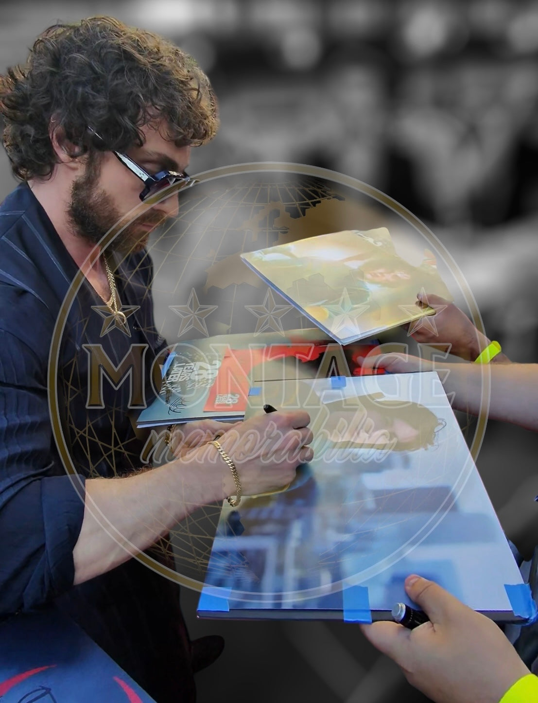 AARON TAYLOR JOHNSON SIGNED 16x12 KICK-ASS PHOTO (ACG CERT AG16559)