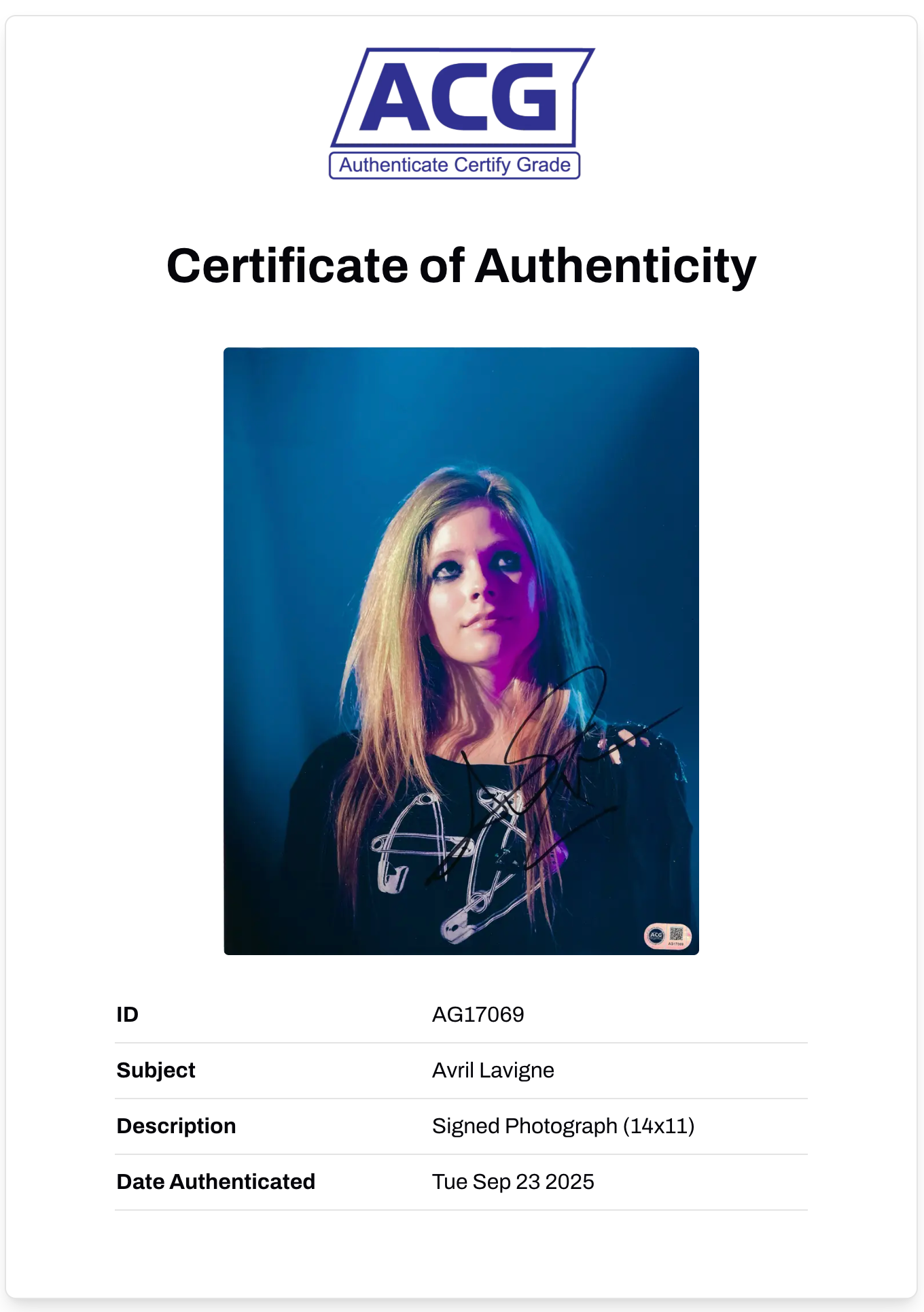 AVRIL LAVIGNE SIGNED 14x11 SK8ER BOI PHOTOGRAPH (ACG CERT AG17069)